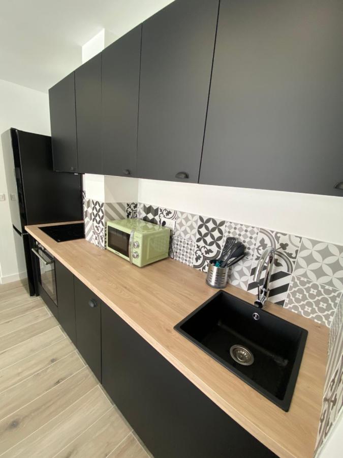 Ajaccio Magnifique T2 37M2 Centre Ville Vue Mer Au Bord De La Plage Neuf 4 Couchages Balcon Parking Prive Ferme Clim Wifi ภายนอก รูปภาพ