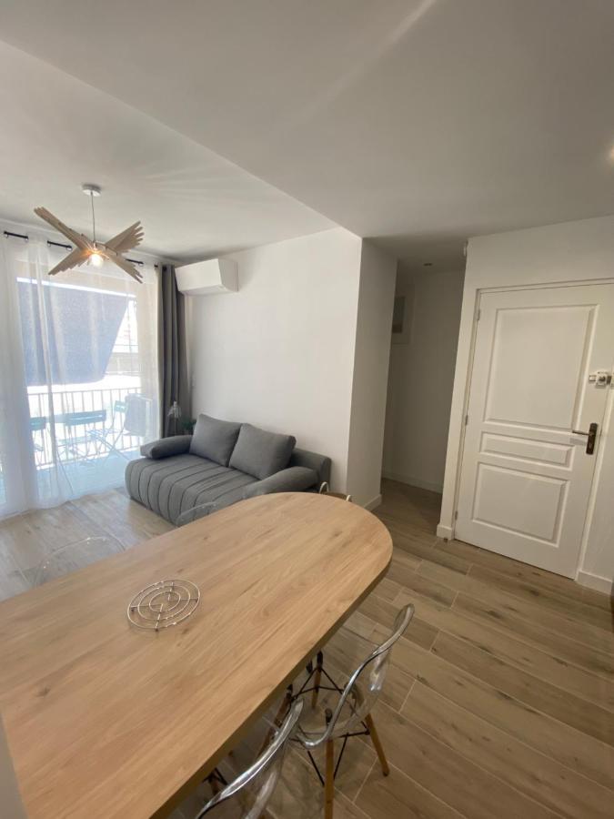 Ajaccio Magnifique T2 37M2 Centre Ville Vue Mer Au Bord De La Plage Neuf 4 Couchages Balcon Parking Prive Ferme Clim Wifi ภายนอก รูปภาพ