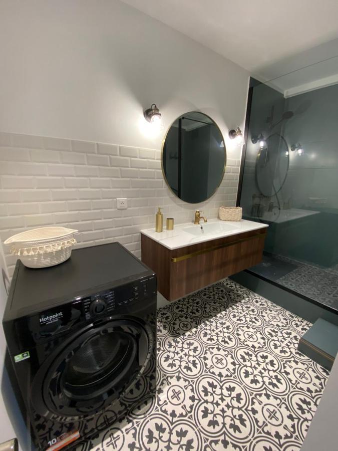 Ajaccio Magnifique T2 37M2 Centre Ville Vue Mer Au Bord De La Plage Neuf 4 Couchages Balcon Parking Prive Ferme Clim Wifi ภายนอก รูปภาพ