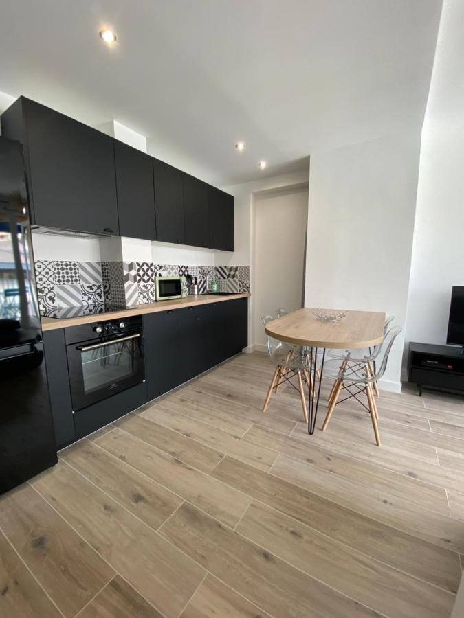 Ajaccio Magnifique T2 37M2 Centre Ville Vue Mer Au Bord De La Plage Neuf 4 Couchages Balcon Parking Prive Ferme Clim Wifi ภายนอก รูปภาพ