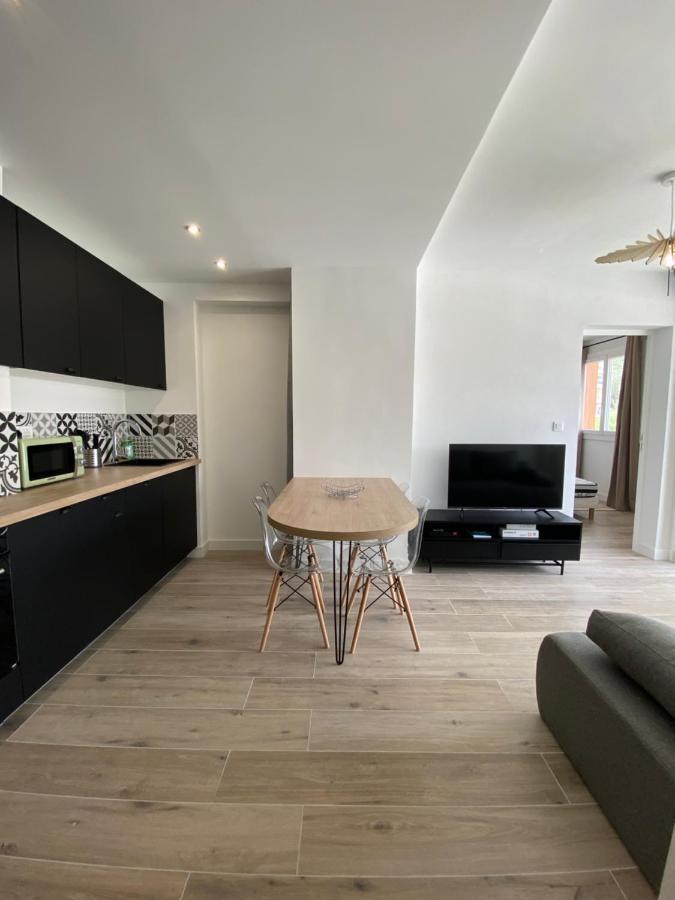 Ajaccio Magnifique T2 37M2 Centre Ville Vue Mer Au Bord De La Plage Neuf 4 Couchages Balcon Parking Prive Ferme Clim Wifi ภายนอก รูปภาพ