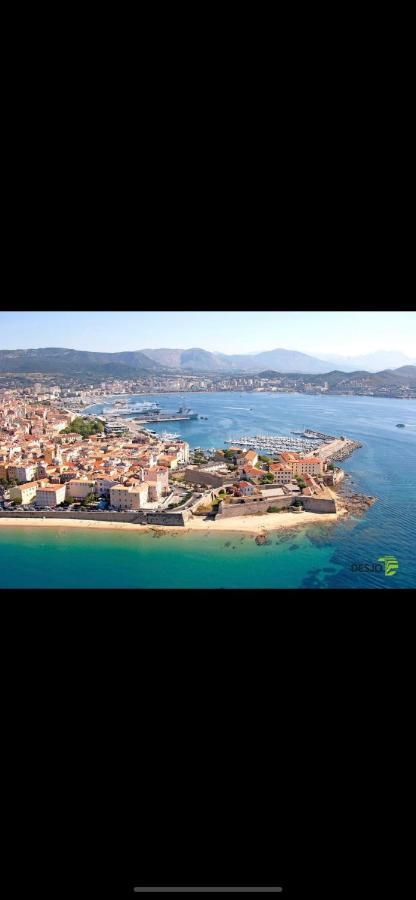 Ajaccio Magnifique T2 37M2 Centre Ville Vue Mer Au Bord De La Plage Neuf 4 Couchages Balcon Parking Prive Ferme Clim Wifi ภายนอก รูปภาพ