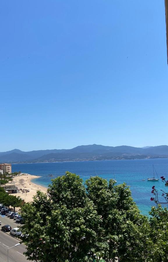 Ajaccio Magnifique T2 37M2 Centre Ville Vue Mer Au Bord De La Plage Neuf 4 Couchages Balcon Parking Prive Ferme Clim Wifi ภายนอก รูปภาพ
