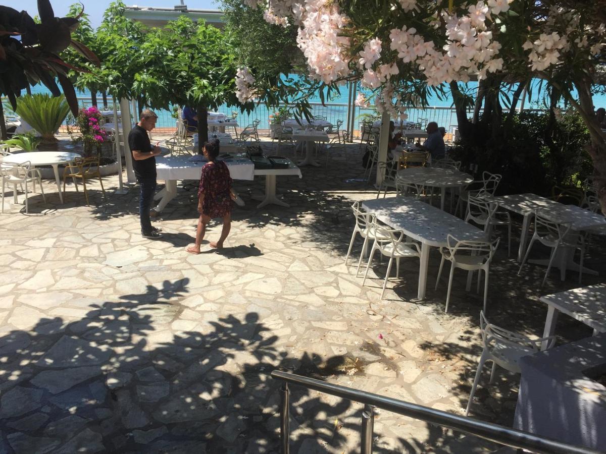 Ajaccio Magnifique T2 37M2 Centre Ville Vue Mer Au Bord De La Plage Neuf 4 Couchages Balcon Parking Prive Ferme Clim Wifi ภายนอก รูปภาพ