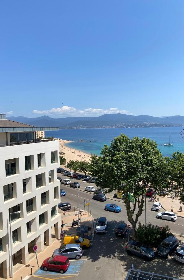 Ajaccio Magnifique T2 37M2 Centre Ville Vue Mer Au Bord De La Plage Neuf 4 Couchages Balcon Parking Prive Ferme Clim Wifi ภายนอก รูปภาพ