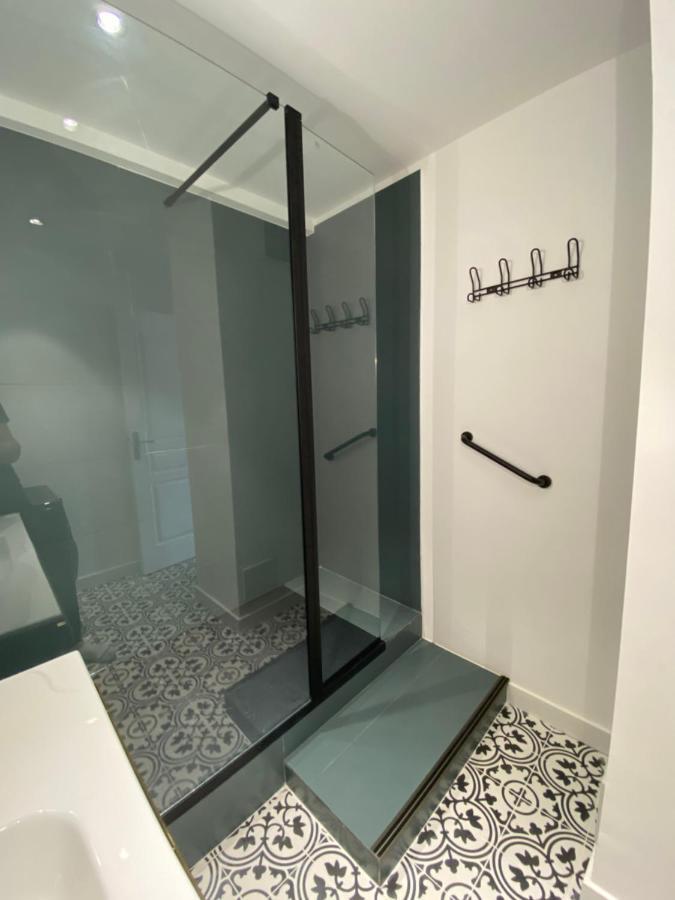 Ajaccio Magnifique T2 37M2 Centre Ville Vue Mer Au Bord De La Plage Neuf 4 Couchages Balcon Parking Prive Ferme Clim Wifi ภายนอก รูปภาพ